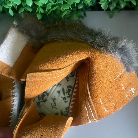 Taos Tan Suede Leather Fur Trim Moccasin Boots Baby Toddler Size 5 NEW - Picture 3 of 9